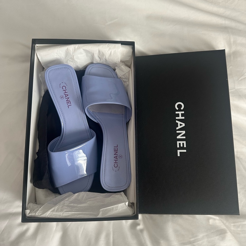Chanel Interlocking CC Logo Patent Leather Slides